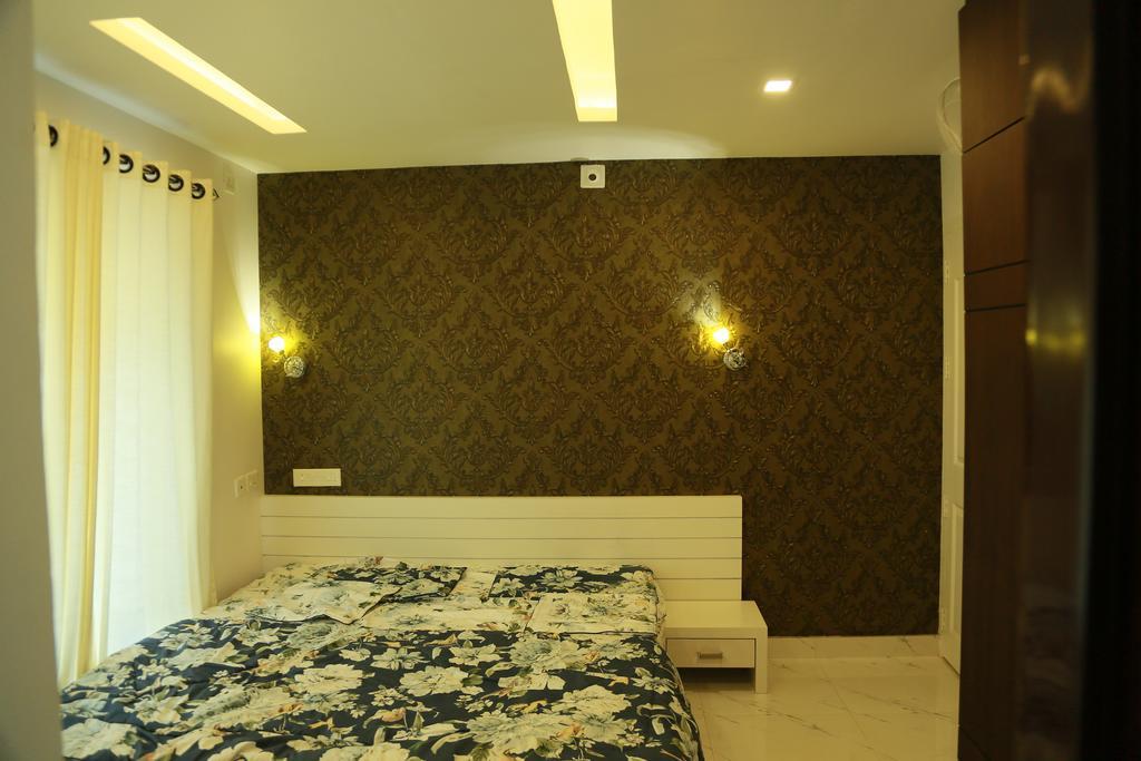 เอสอาร์เอ็ม ทาวเวอร์ เรสซิเดนซี Apartment กูรูวาเยอร์ ภายนอก รูปภาพ